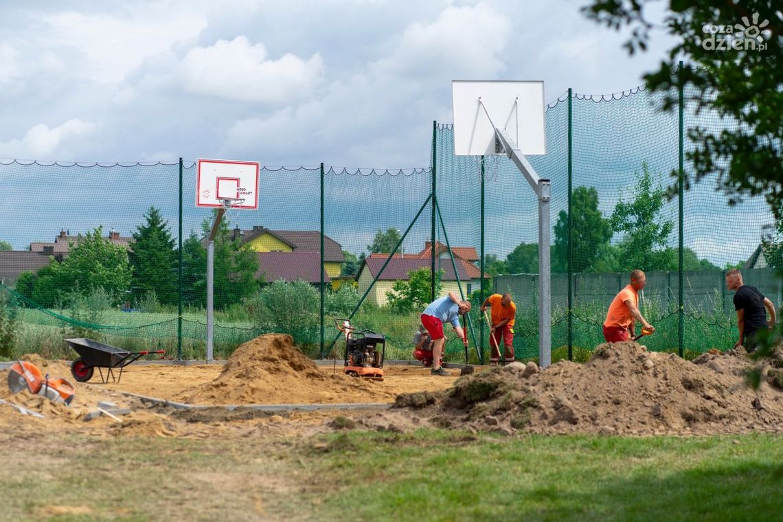 Ciechanów. Boisko na „Bielinie” zyska nową nawierzchnię