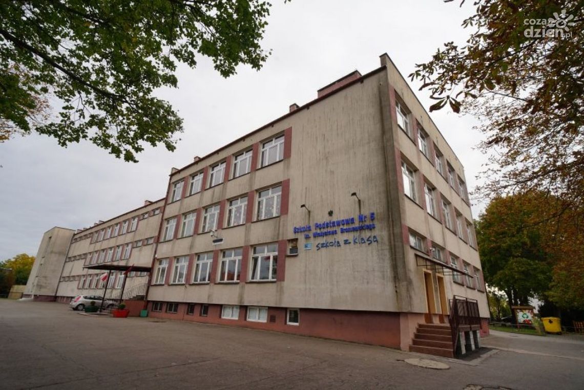 Ciechanów. Dwa budynki miejskich szkół przejdą termomodernizację