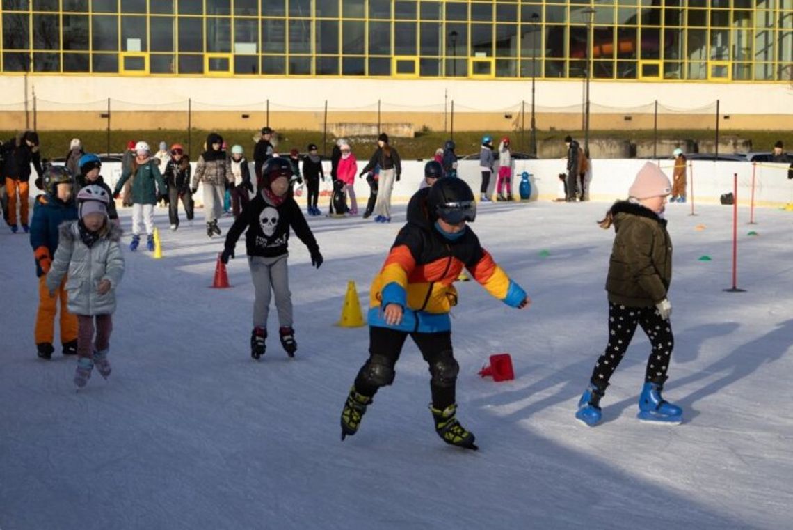 Ciechanów. Jutro (20 grudnia) otwarcie lodowiska!