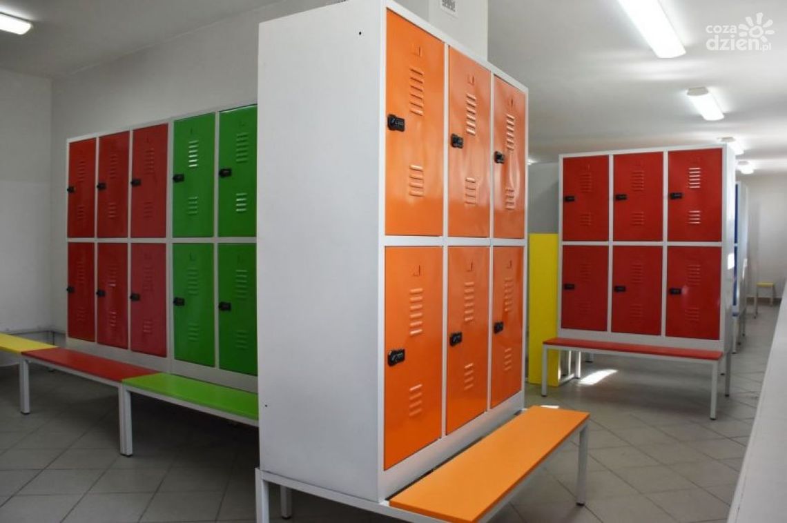 Ciechanów. Nowe szafki dla uczniów w kolejnej szkole