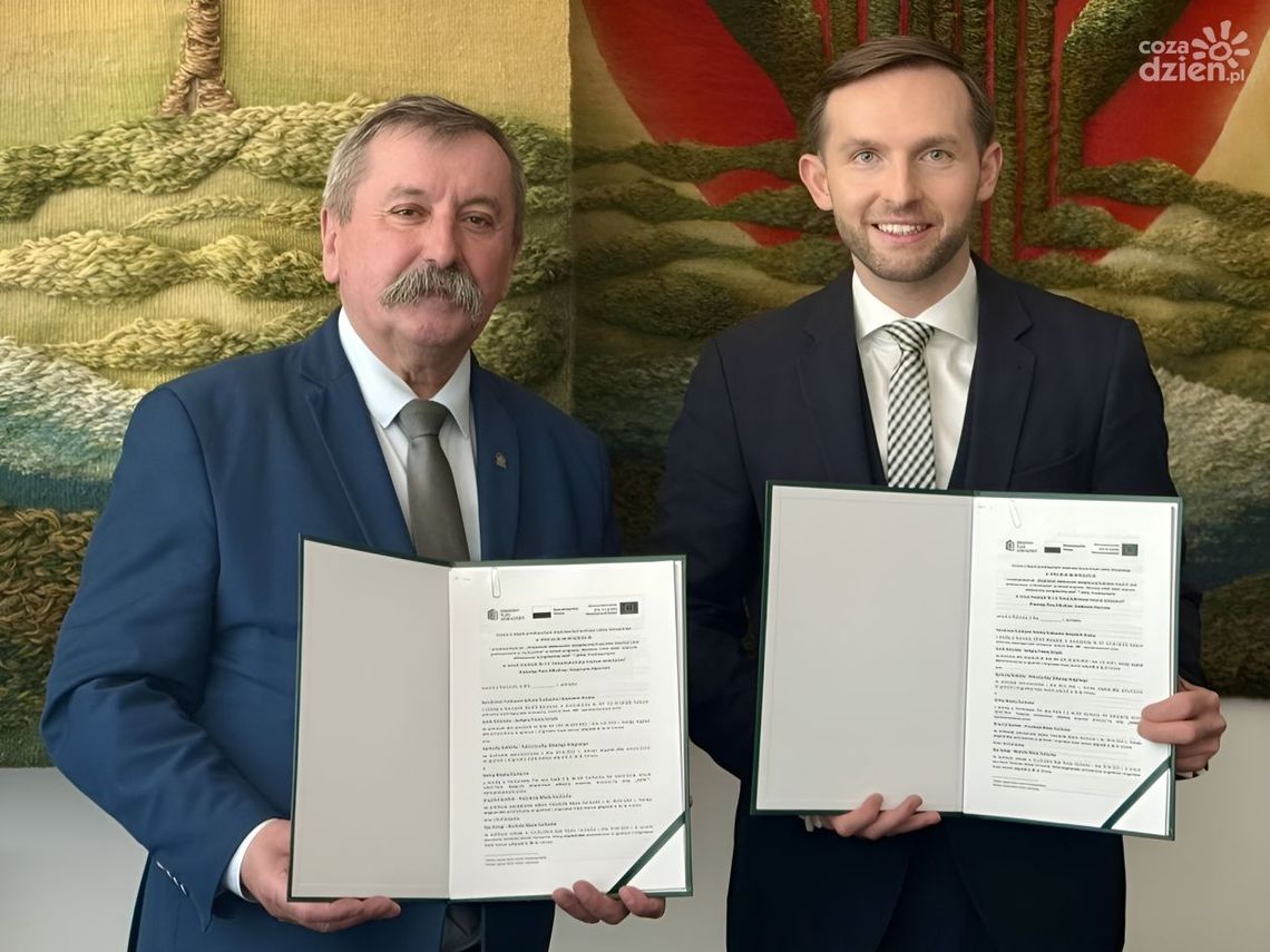 Ciechanów otrzymał ponad 31 milionów złotych! Termomodernizacja szkół ruszy pełną parą
