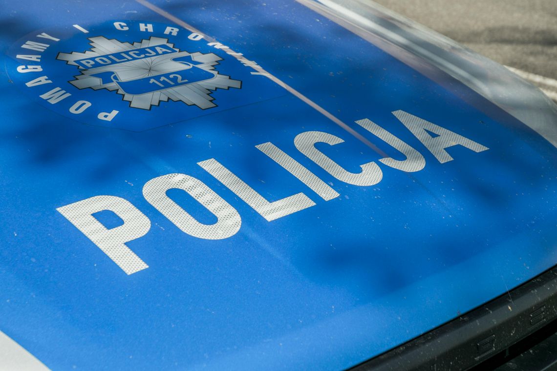 Ciechanów. Ponad półtora kilograma narkotyków w rękach policji. Dwaj mężczyźni zatrzymani Policyjne auto