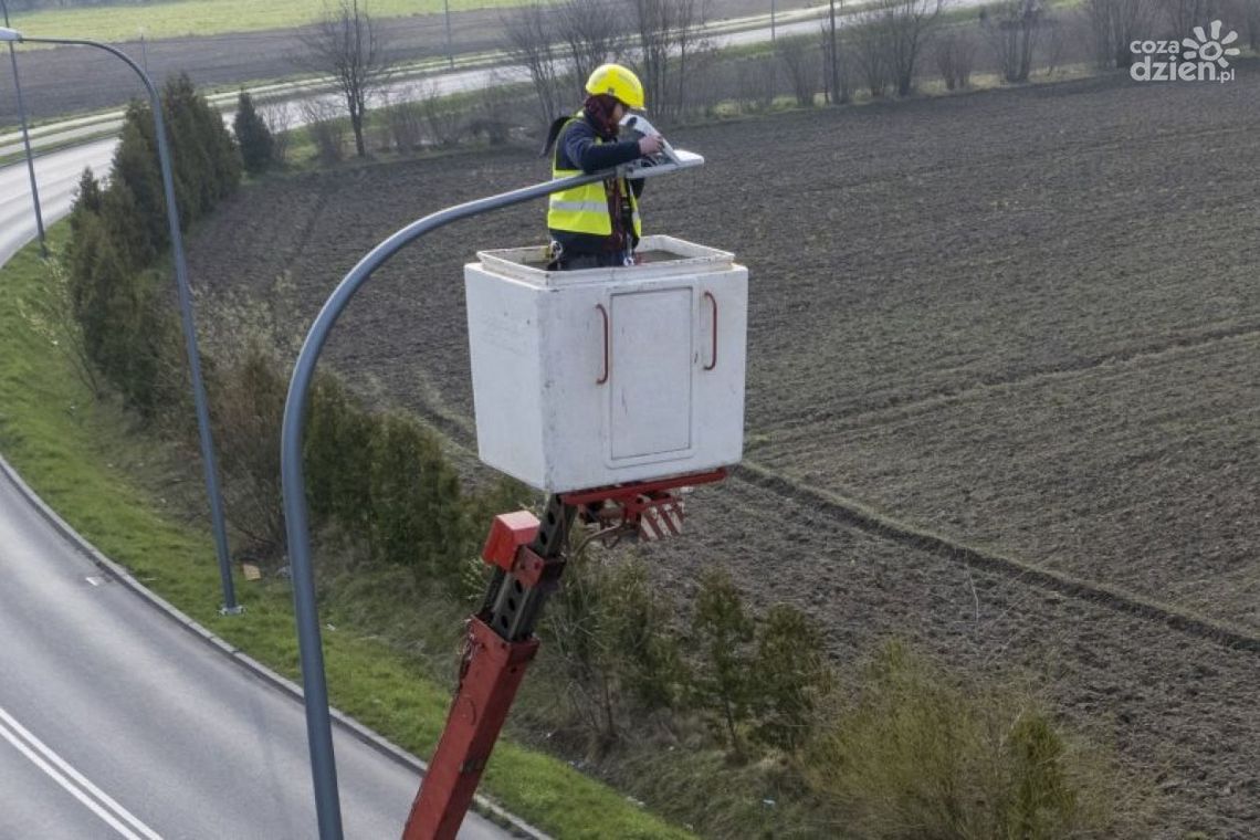Ciechanów przechodzi na energooszczędne oświetlenie