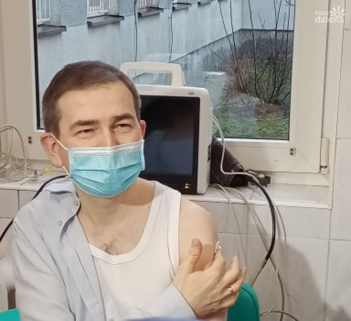 Ciechanów rozpoczął szczepienia przeciwko Covid-19. Dyrektor szpitala pacjentem zero