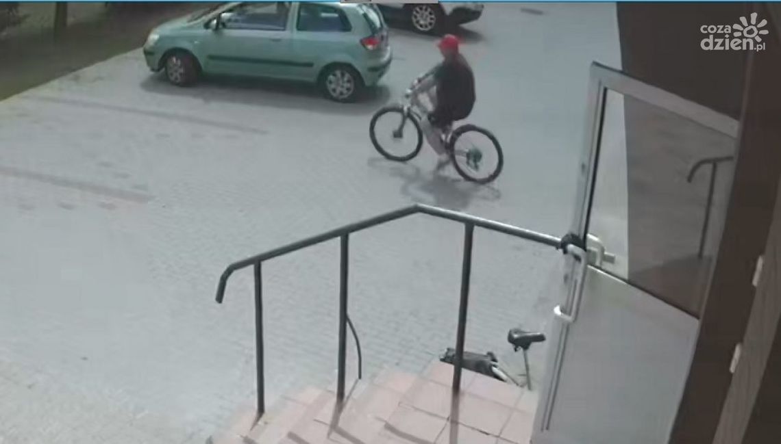 Ciechanów. Złodziej roweru poszukiwany (zdjęcia)