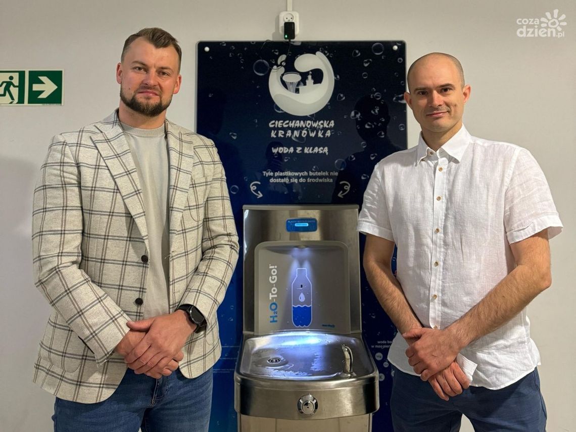 Ciechanowska Kranówka wspiera sportowców. Nowe poidełko w hali MOSiR – Jurand i ZWiK razem przeciw plastikowi!