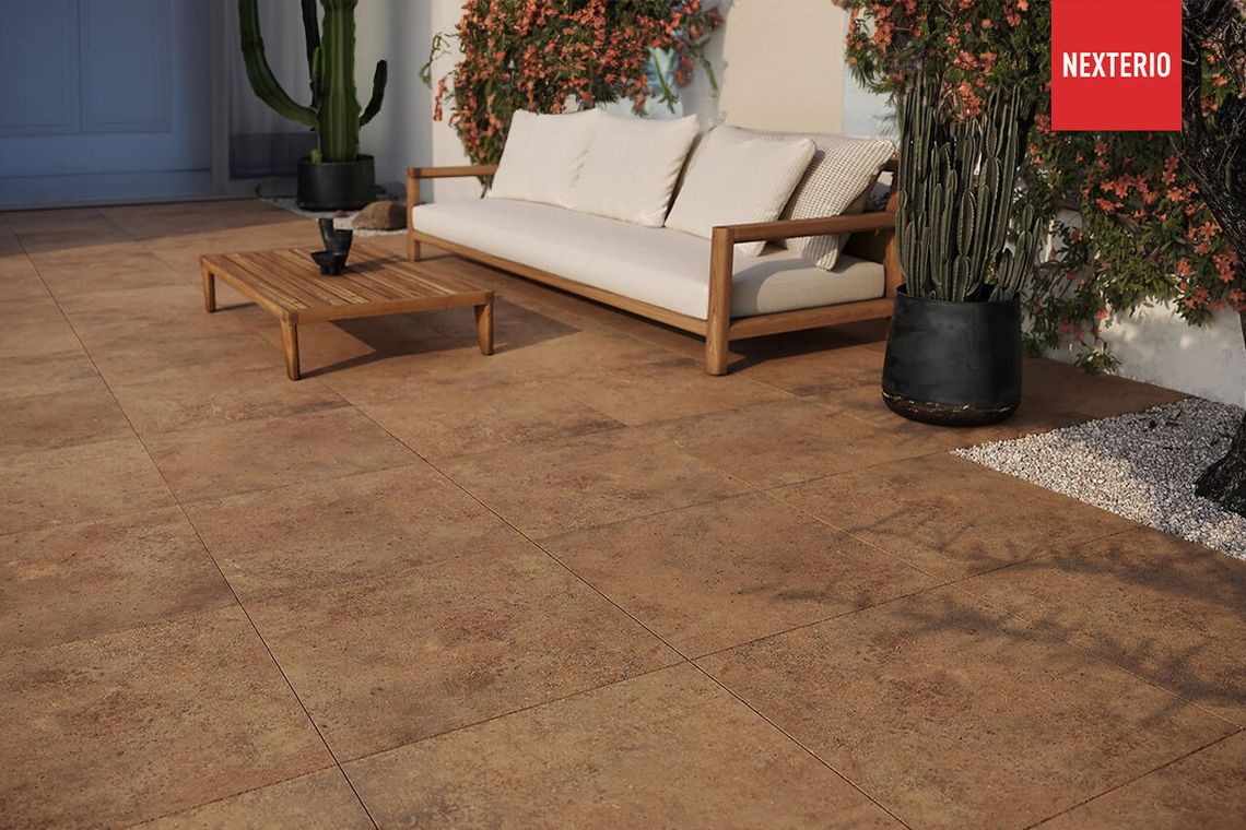 Co pod płytki na taras wykorzystać, żeby nie żałować po sezonie?