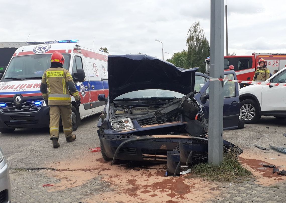 Cudem nie zginął żaden przechodzień. Kolizja na Sikorskiego przy "ryneczku" w Ciechanowie