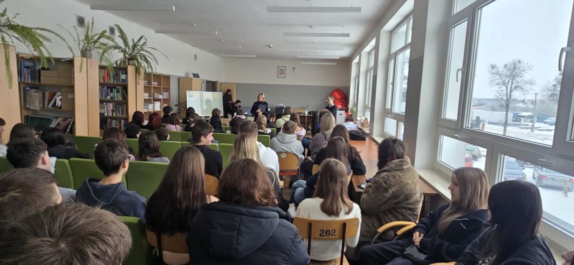 Pogadanka policji z uczniami