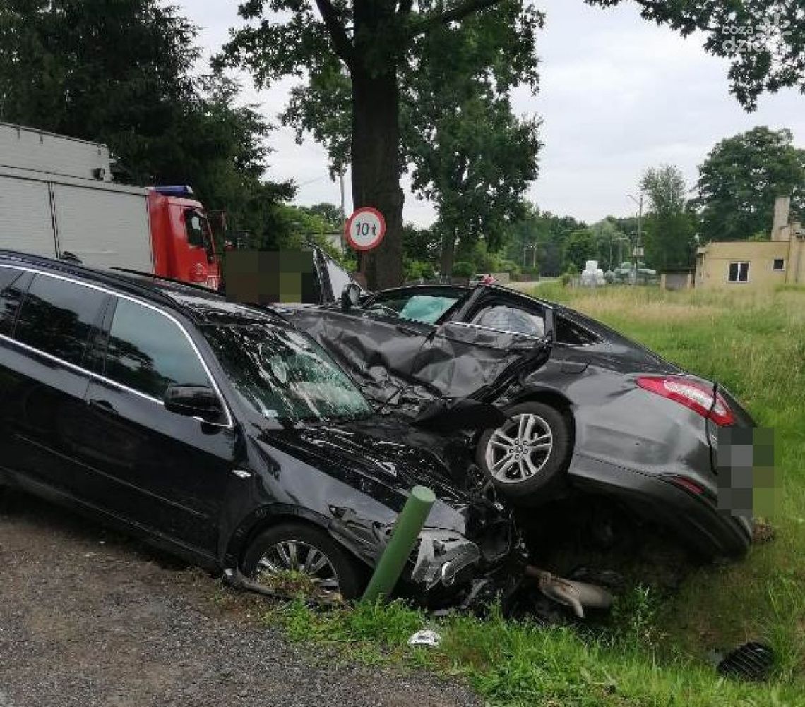 Czołowe zderzenie pod Ciechanowem (zdjęcia) Czołowe zderzenie pod Ciechanowem (zdjęcia)