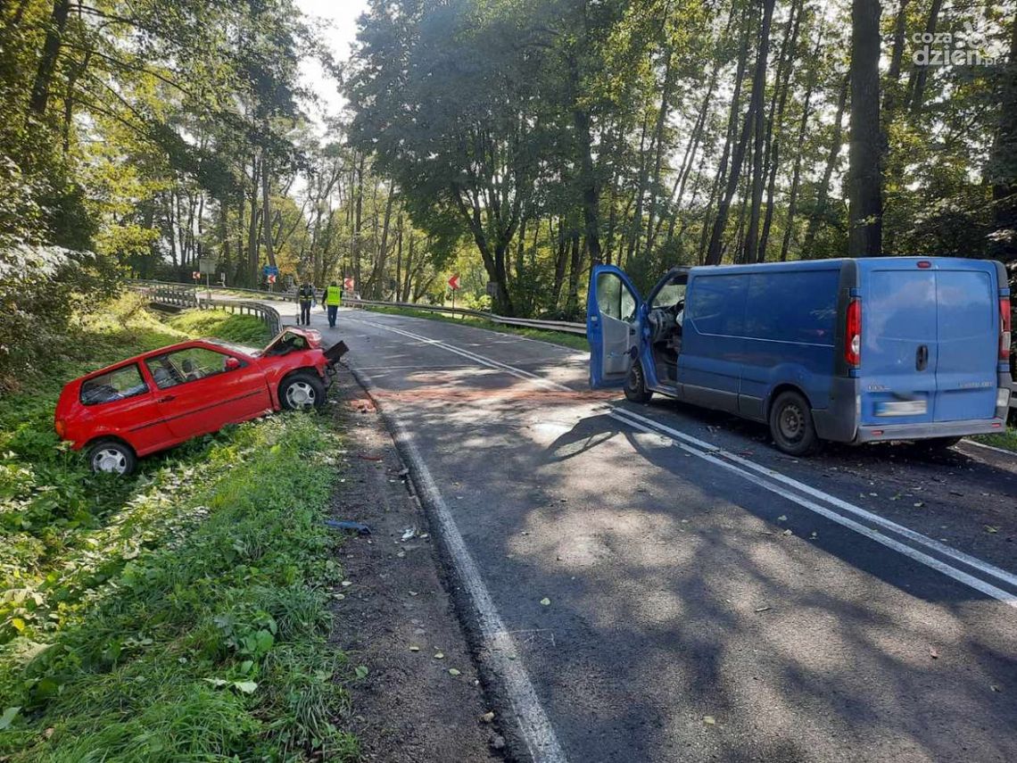 Czołówka opla z busem pod Kluszewem 
