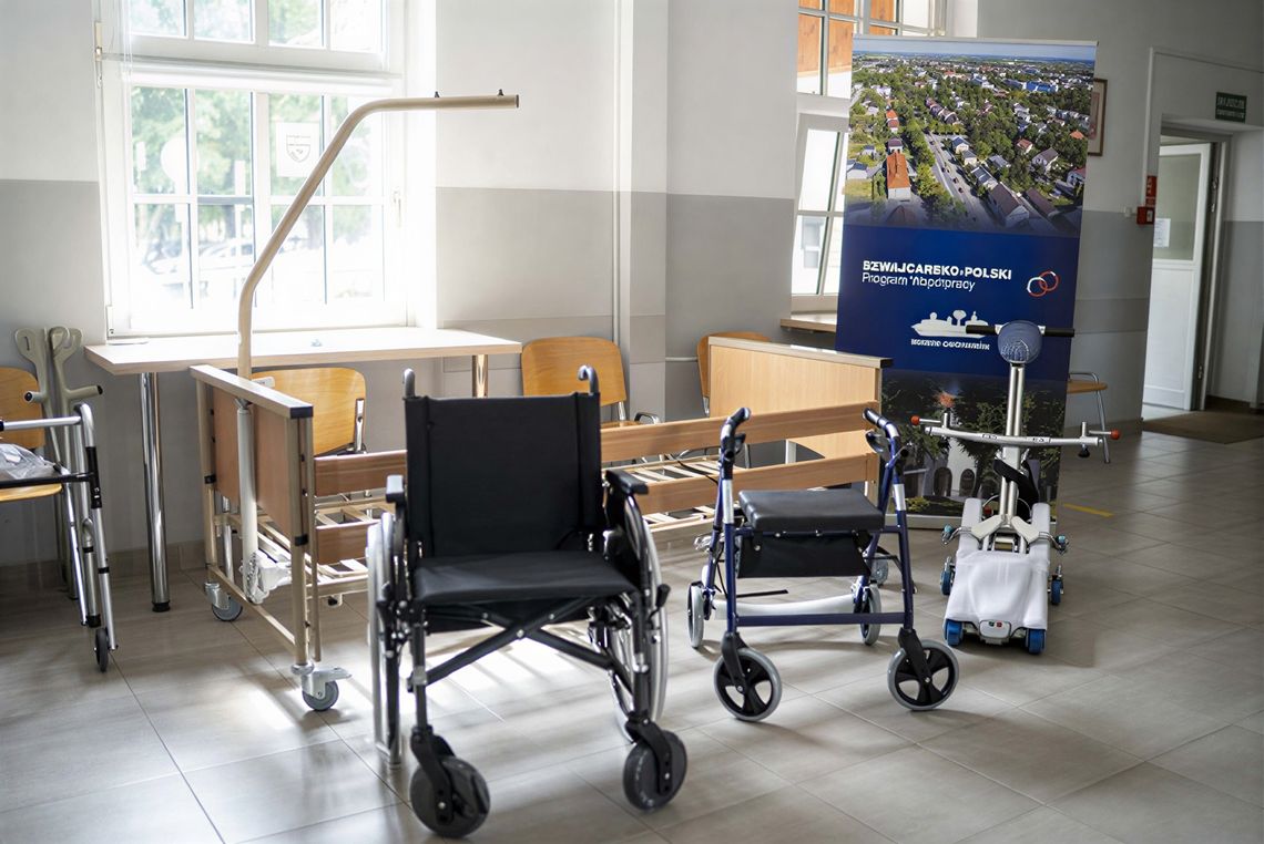 Darmowy sprzęt rehabilitacyjny w Ciechanowie. Urządzenia trafiły do MOPS-u Nowe specjalistyczne łóżka ortopedyczne i wózki inwalidzkie w darmowej wypożyczalni sprzętu.