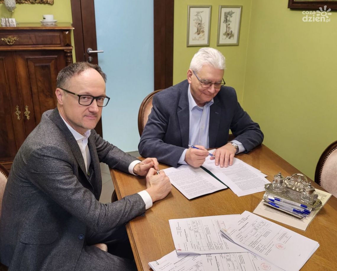 Darowizna dla Gminy Opinogóra Górna: Cztery świetlice wiejskie przekazane przez Starostwo Powiatowe w Ciechanowie