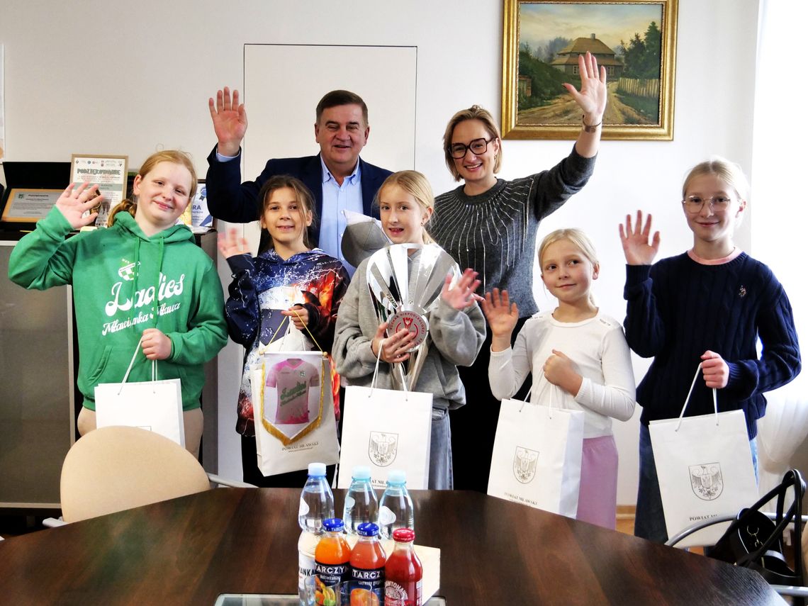 Debiut jak marzenie. Dziewczyny z Mławianki zajęły drugie miejsce w turnieju z 50 drużynami Ladies Mława u Starosty