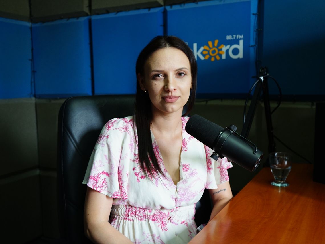 Emilia Miklaszewska w studiu Radia Rekord