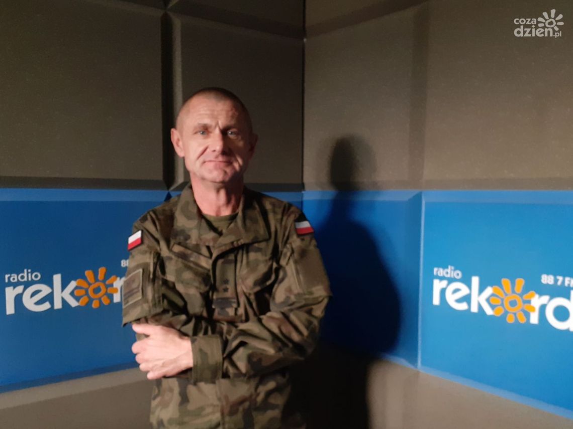 Dobry start, świetny "socjal," możliwość kariery - tak o ochotniczej służbie wojskowej mówił ppłk Artur Łęcki Dobry start, świetny "socjal," możliwość kariery - tak o ochotniczej służbie wojskowej mówił ppłk Artur Łęcki