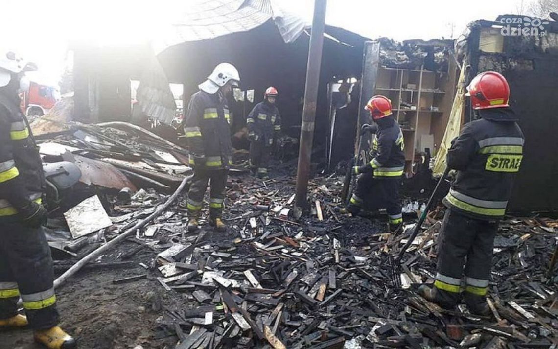 Doszczętnie spłonęła stolarnia. Sąsiedzi chcą ją odbudować
