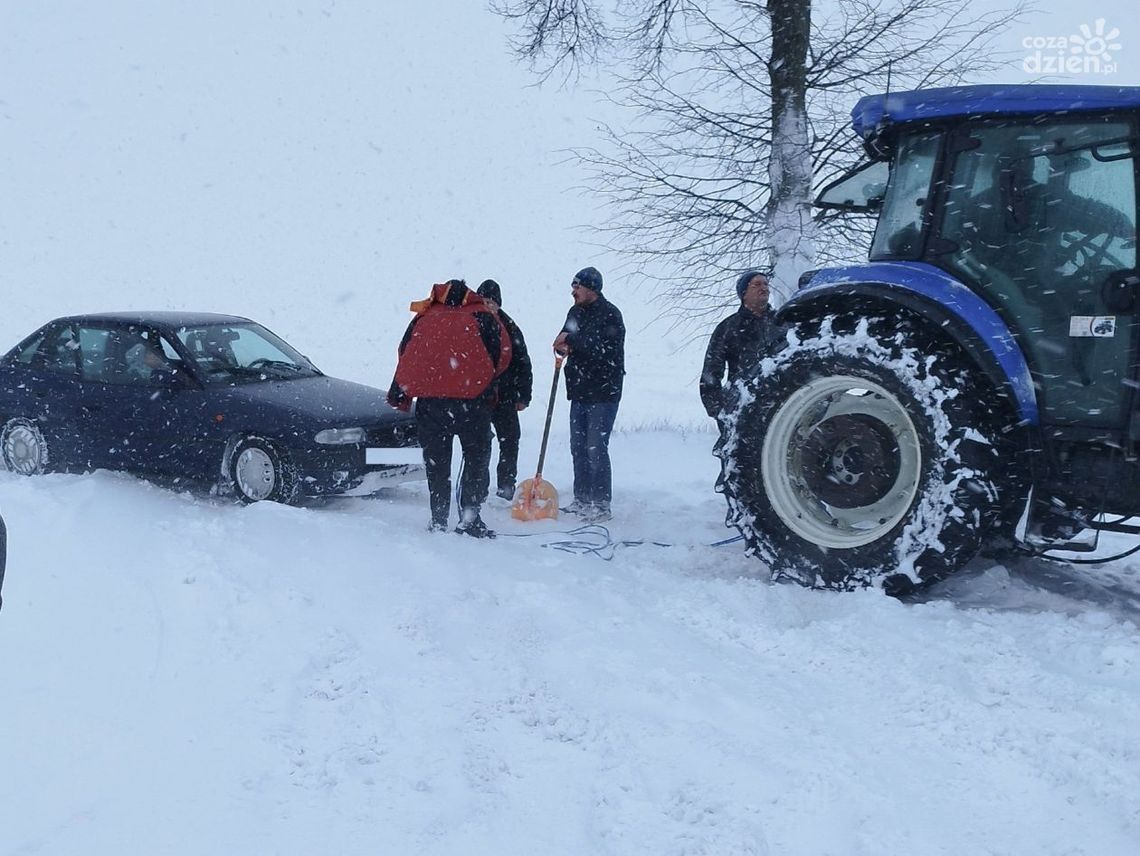Dramatyczna walka z zimą: Mazowszanie pomagają sobie nawzajem