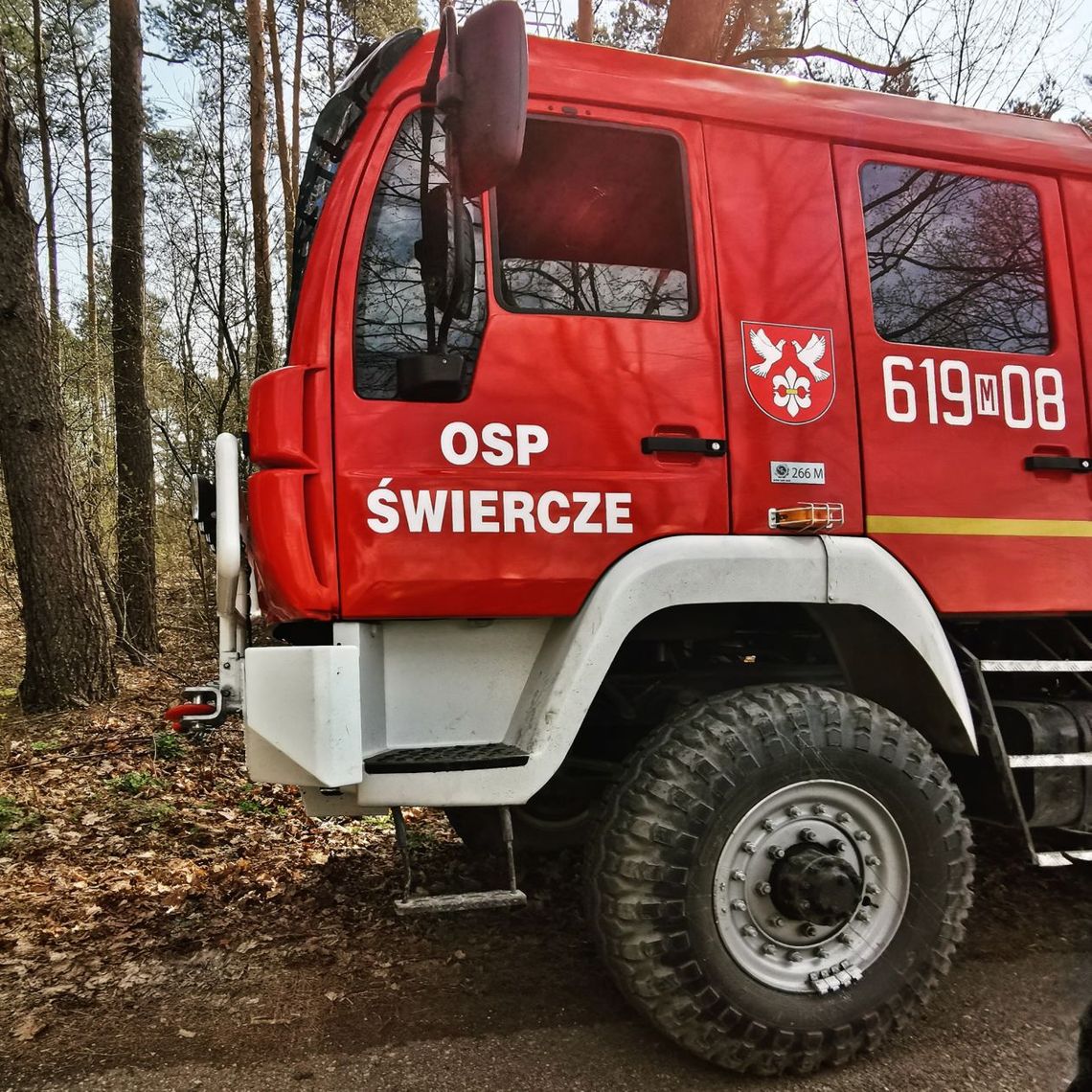 Drzewo przygniotło mężczyznę. Strażacy przyjechali aż z 4 miejscowości!
