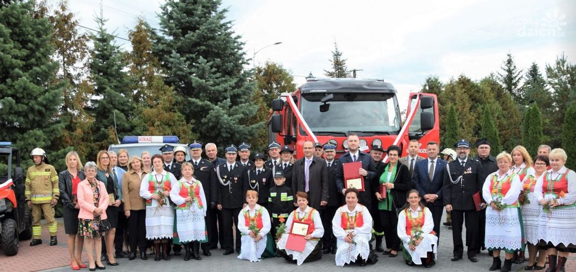 Dwie jednostki OSP z powiatu przasnyskiego mają nowy samochody