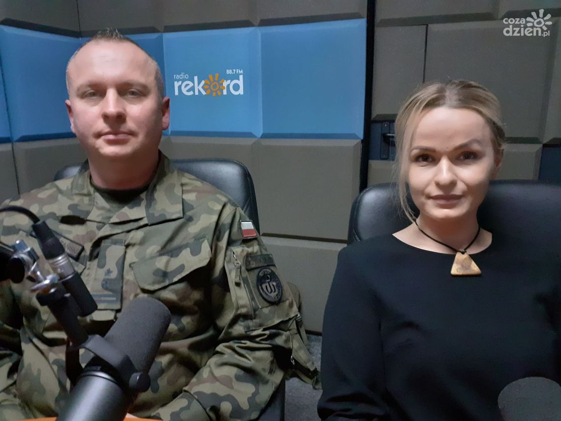 Elżbieta Obrębska - rzecznik prasowa i ppłk Grzegorz Podolszański - szef sztabu 5 MBOT w Radiu Rekord