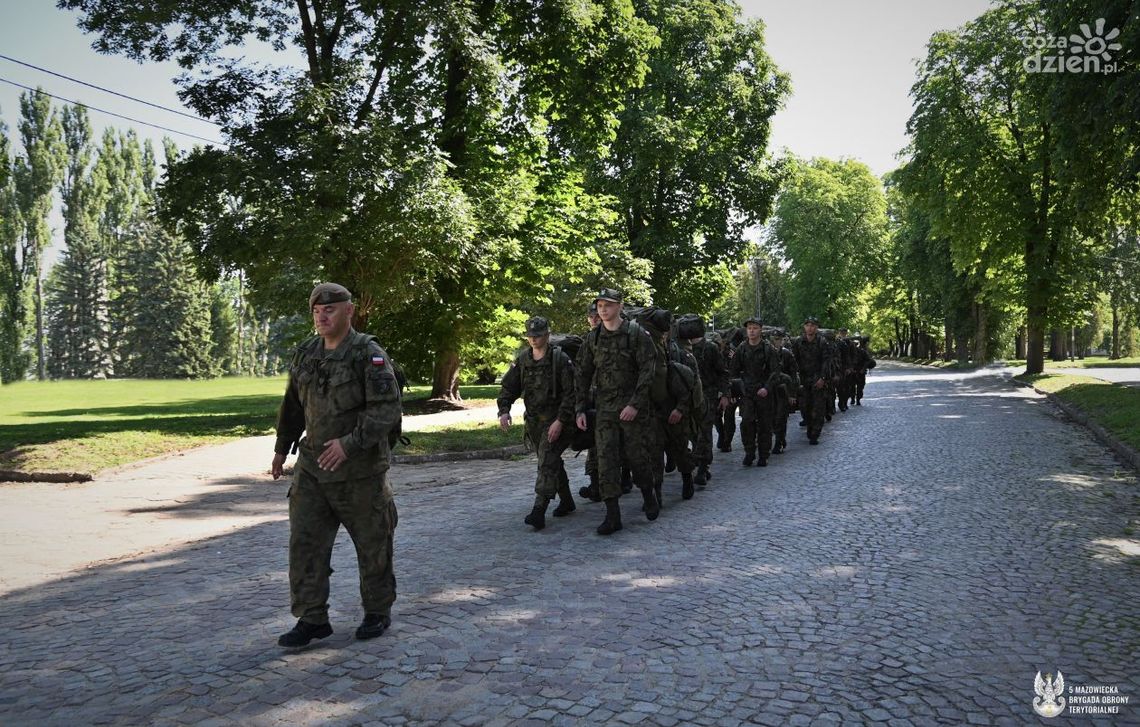 [foto] Ochotnicy z Północnego Mazowsza rozpoczęli kolejne szkolenie w ramach "Wakacji z WOT"