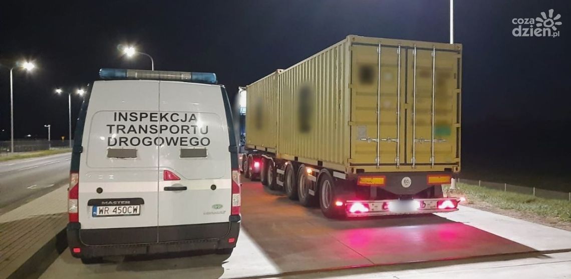 Gigant na drodze! 61 ton stali zatrzymane pod Glinojeckiem – szokujące naruszenie przepisów