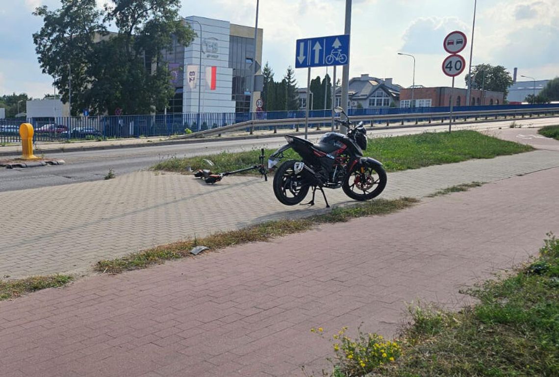 Groźne zderzenie hulajnogi z motorowerem w Ciechanowie. 20-latek trafił do szpitala