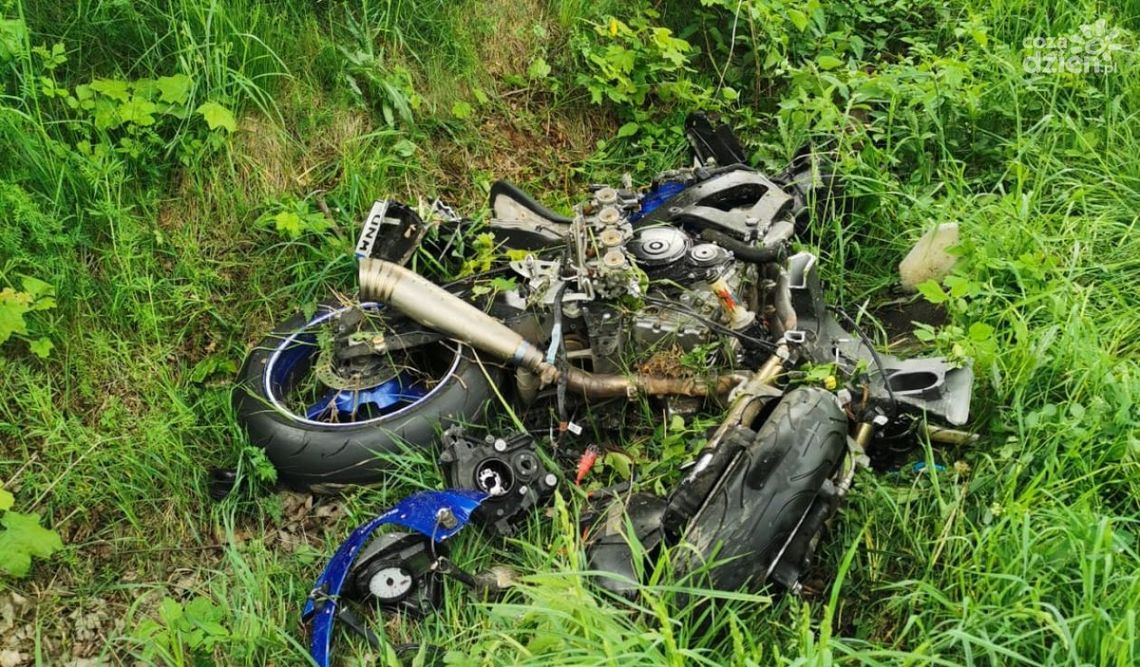 Groźnie w Łopacinie, ranny motocyklista (zdjęcia) Groźnie w Łopacinie, ranny motocyklista (zdjęcia)