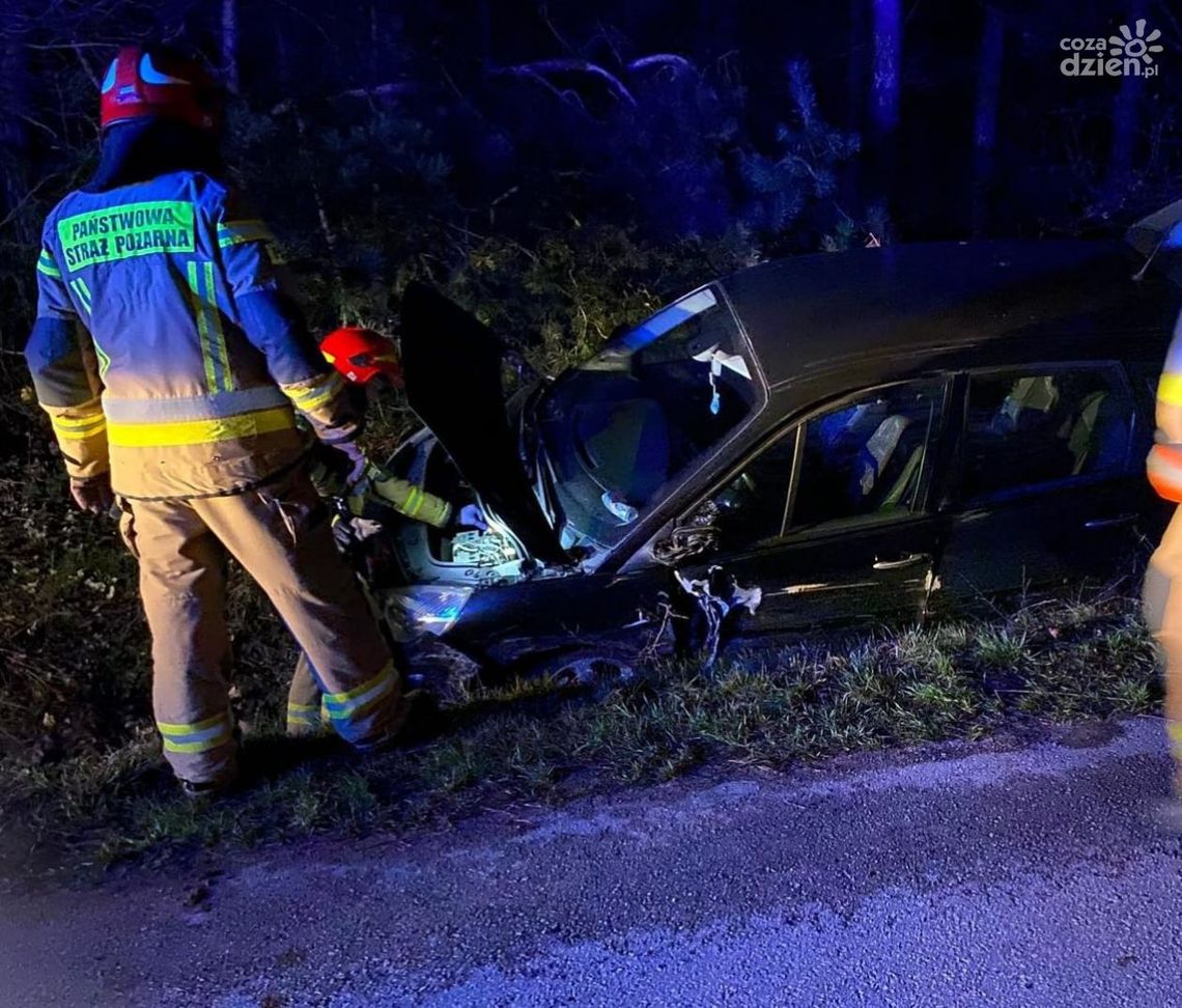 Groźny wypadek pod Ciechanowem. 1 osoba została ranna