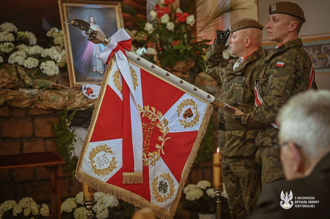 Hołd dla "Roja" i "Mazura". Uroczyste obchody w miejscowości Szyszki Sztandar 5 MBOT