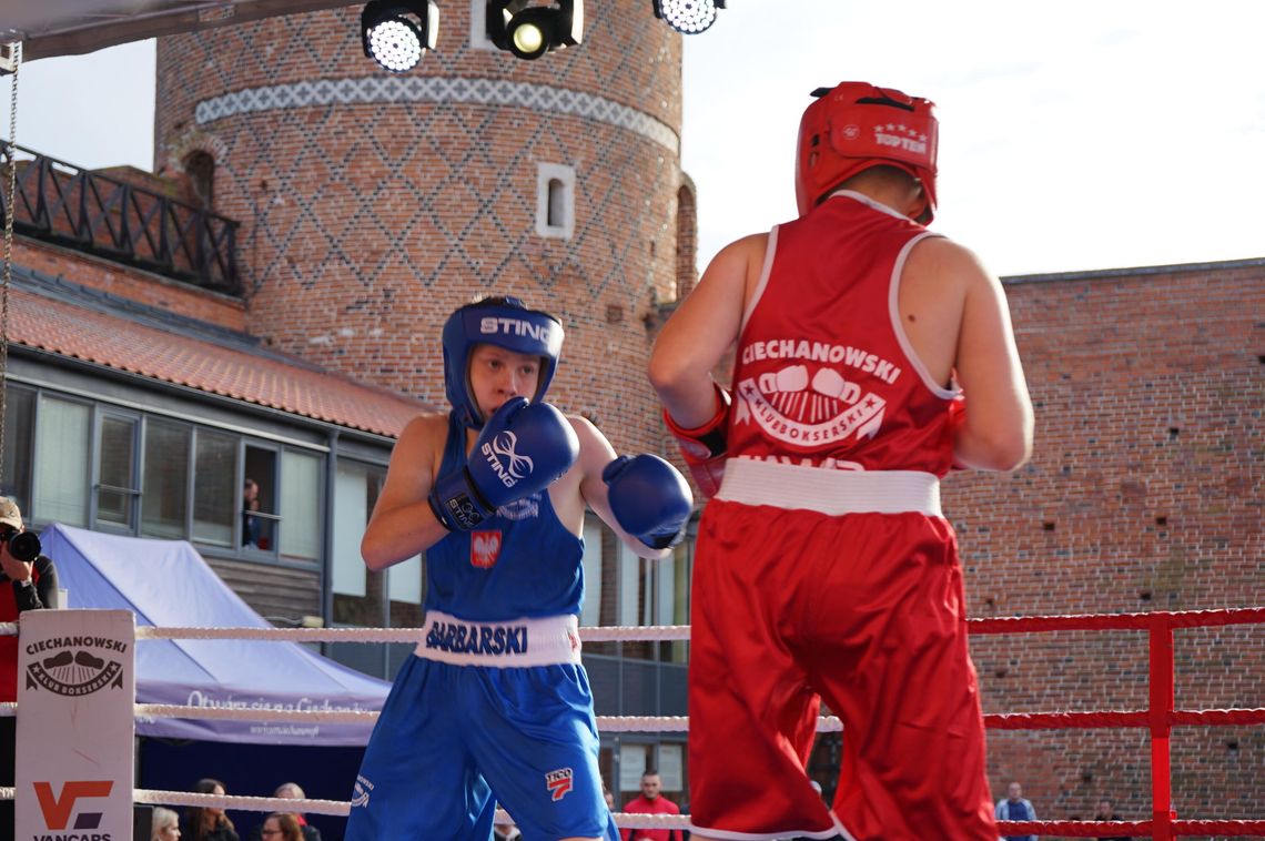II Gala Boksu Olimpijskiego w Ciechanowie przyciągnęła tłumy. Sport, historia i emocje na dziedzińcu zamku