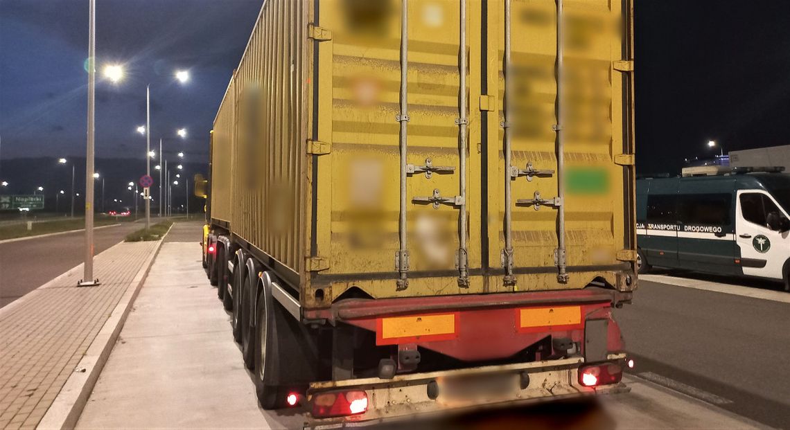 Inspektorzy z Ciechanowa zatrzymali przeładowane „stonogi.” Gigantyczne kary dla przewoźników Przeładowane ciężarówki