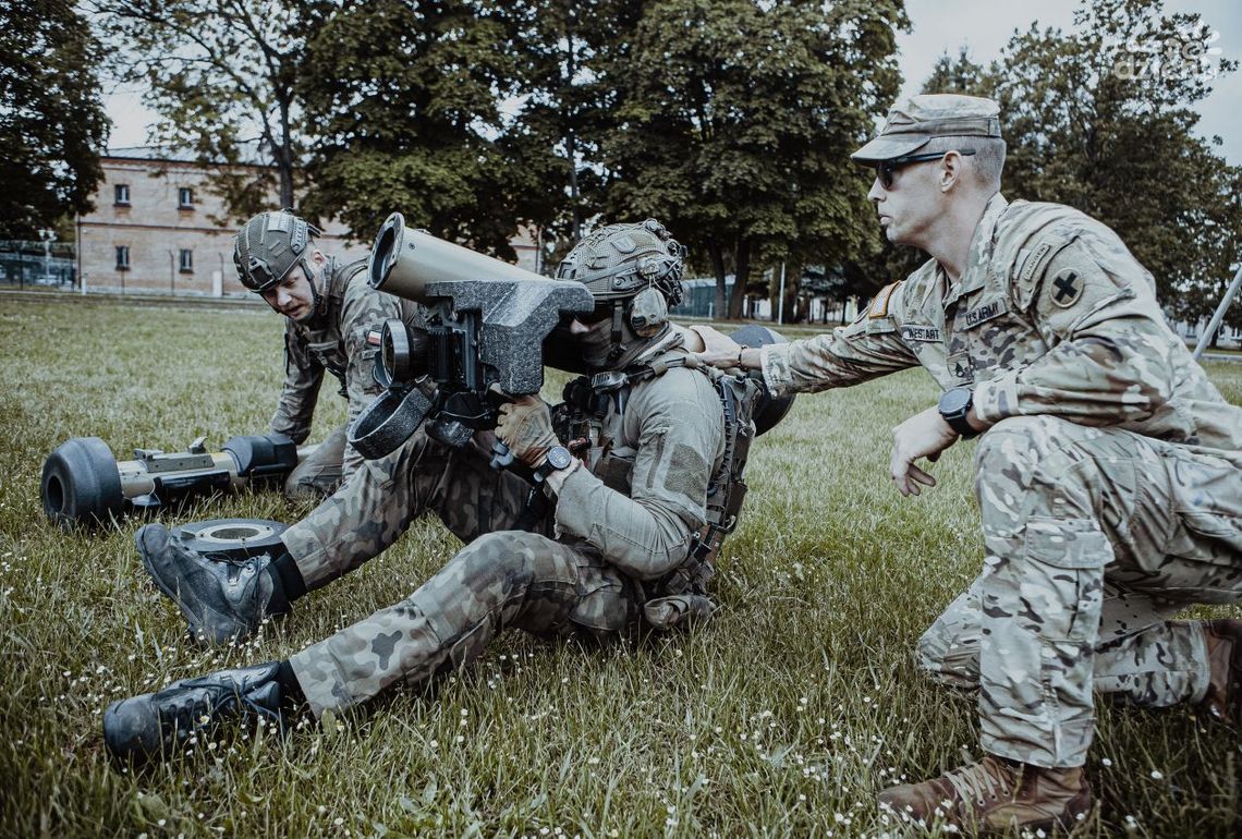 Instruktorzy z Gwardii Narodowej USA szkolą
mazowieckich terytorialsów