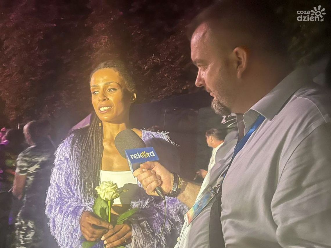 Jest kobietą pracującą - kocha teatr, kocha telewizję i kocha śpiewać. Aleksandra Szwed wystąpiła w Ciechanowie. Posłuchaj