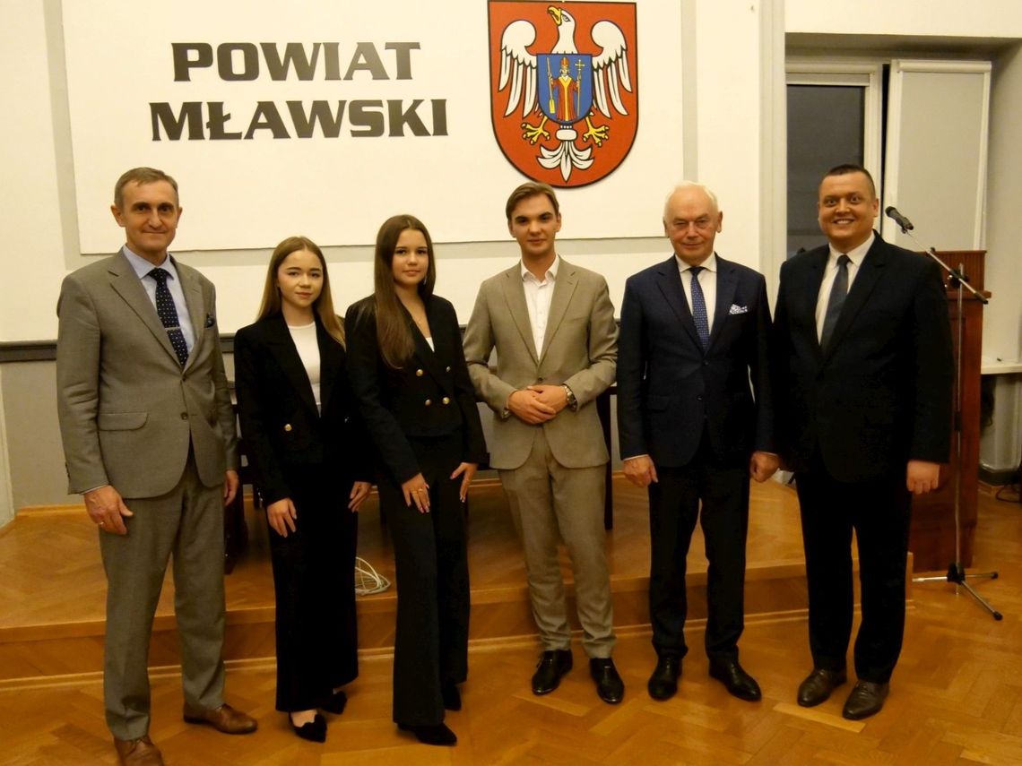 Katarzyna Piłkowska na czele Młodzieżowej Rady Powiatu Mławskiego. To była historyczna, pierwsza sesja. Katarzyna Piłkowska na czele Młodzieżowej Rady Powiatu Mławskiego. To była historyczna, pierwsza sesja.