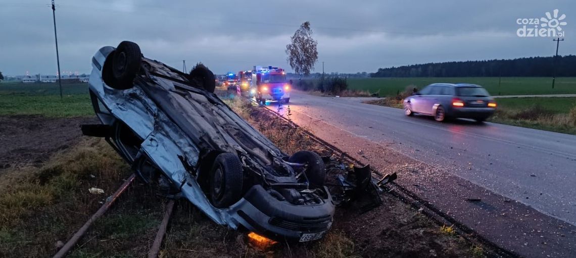 Kierowcy odmówili pomocy medycznej - zderzenie samochodów pod Lesznem