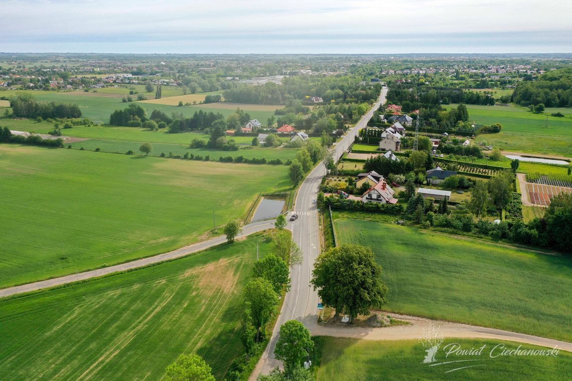 Kierowcy zyskają bezpieczną trasę. Blisko 21 milionów złotych na przebudowę drogi Ciechanów–Romanowo