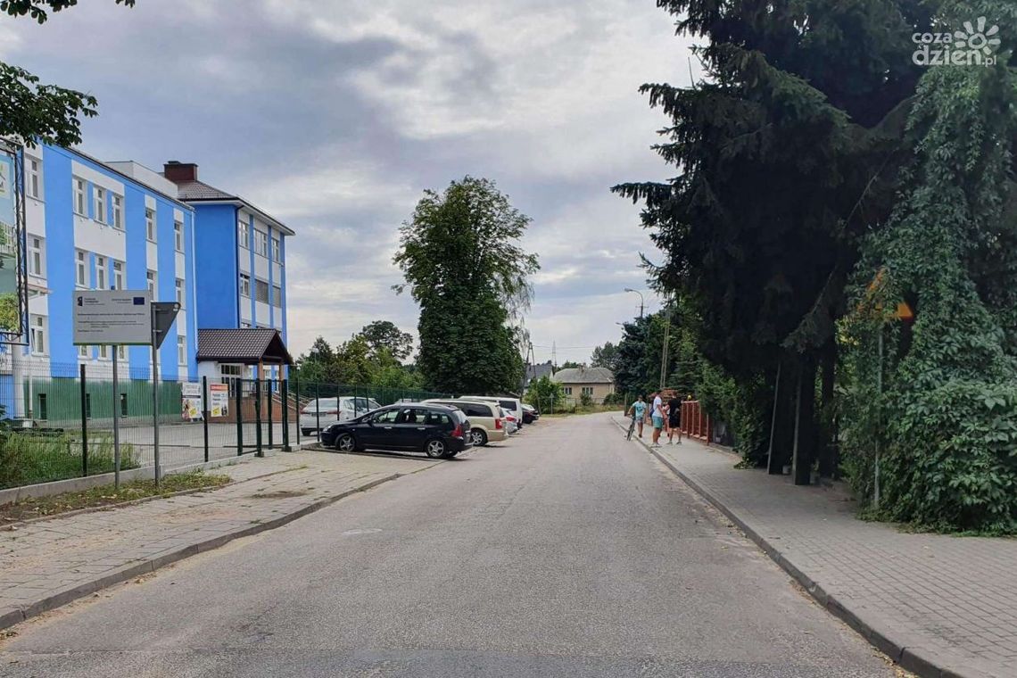 Kontrole dróg przy placówkach oświatowych w Mławie i powiecie mławskim