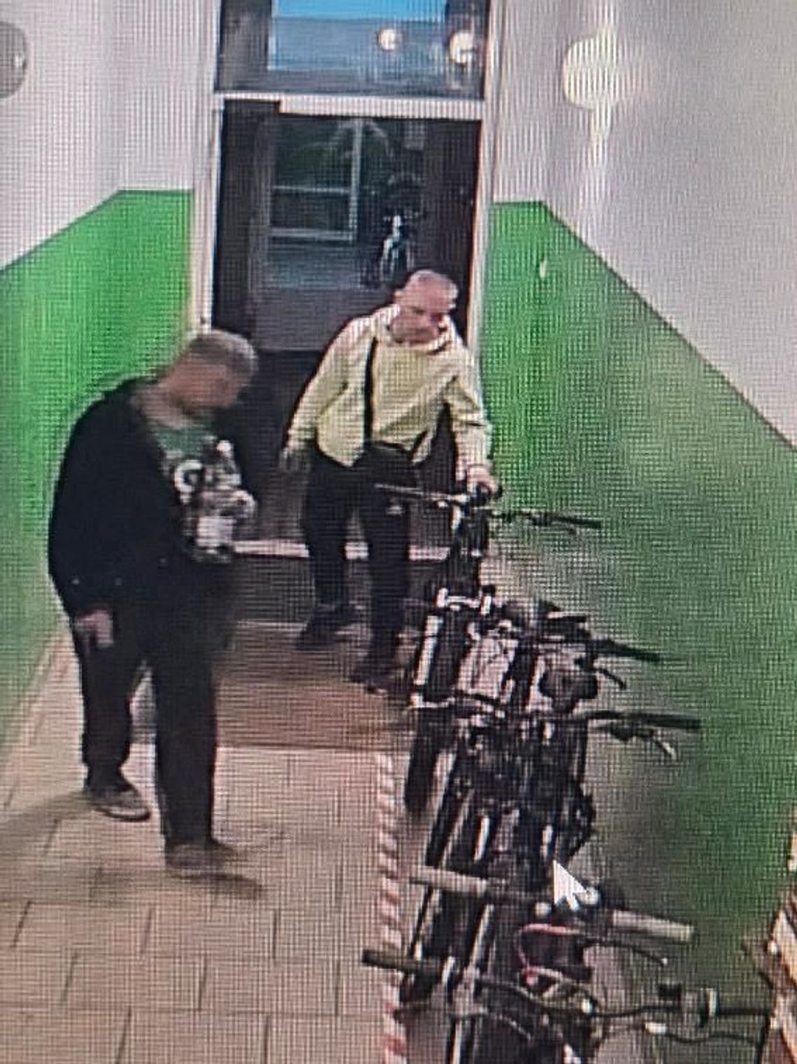 Monitoring zarejestrował osobę mogącą mieć związek z kradzieżą – rozpoznajesz go?