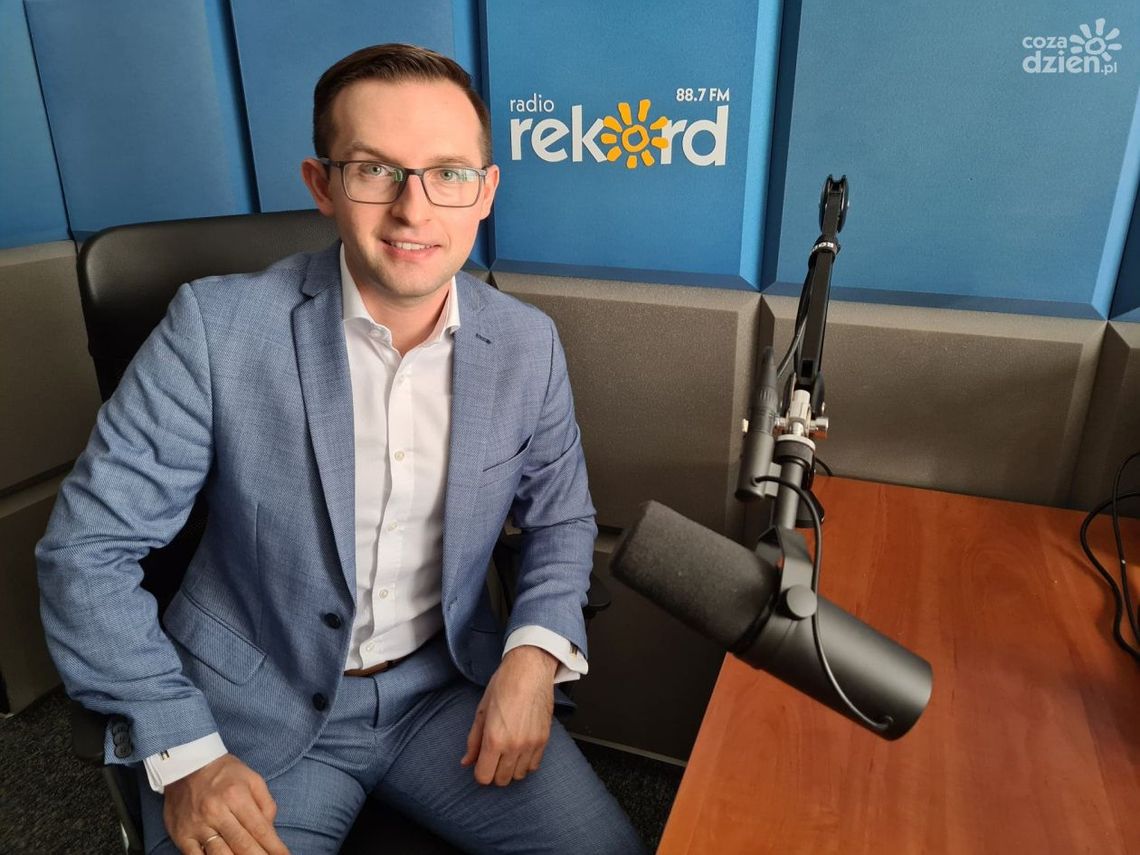 Krzysztof Kosiński: Trudno ocenić jak będzie wyglądał wrzesień. Na dyrektorów szkół została przeniesiona duża odpowiedzialność Krzysztof Kosiński: Trudno ocenić jak będzie wyglądał wrzesień. Na dyrektorów szkół została przeniesiona duża odpowiedzialność