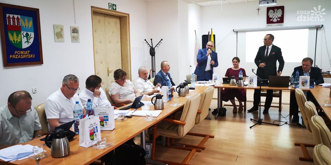 Kuriozalne głosowanie na sesji powiatu przasnyskiego