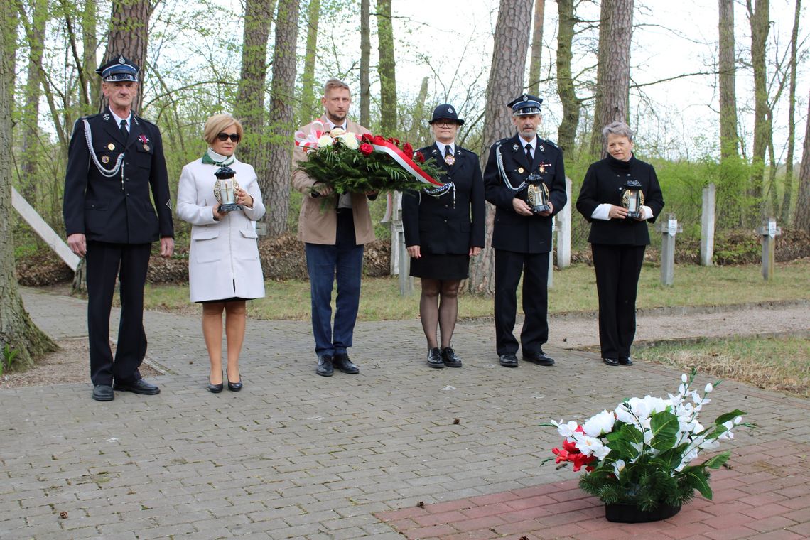 Lekcja historii w Lesie Ościsłowskim. Upamiętniono ofiary akcji T4