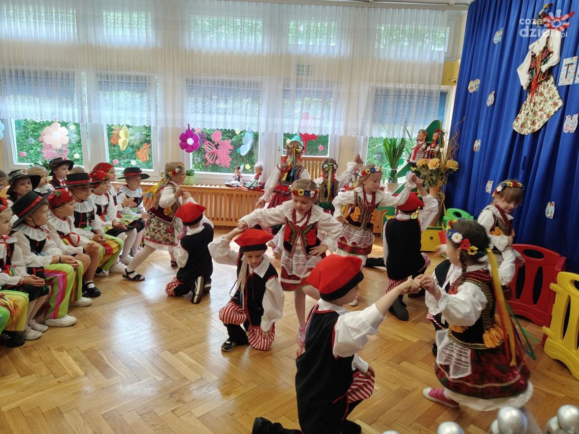 Ludowy zawrót głowy w przedszkolu nr 5 - Galeria
