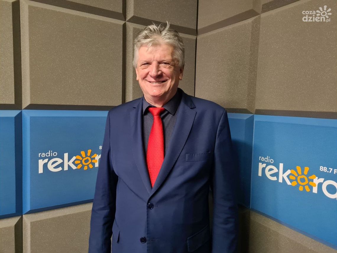 Marek Kiwit: Rządzący łatwo wypłaszczają krzywą zachorowań- robią mniej badań Marek Kiwit: Rządzący łatwo wypłaszczają krzywą zachorowań- robią mniej badań