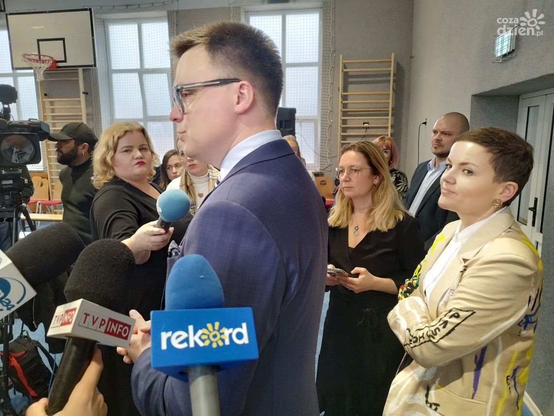 Marszałek Sejmu RP Szymon Hołownia odwiedza I Liceum Ogólnokształcące im. Zygmunta Krasińskiego w Ciechanowie