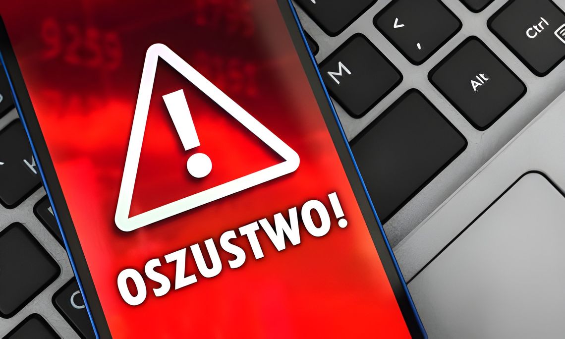 Laptop z napisem oszustwo