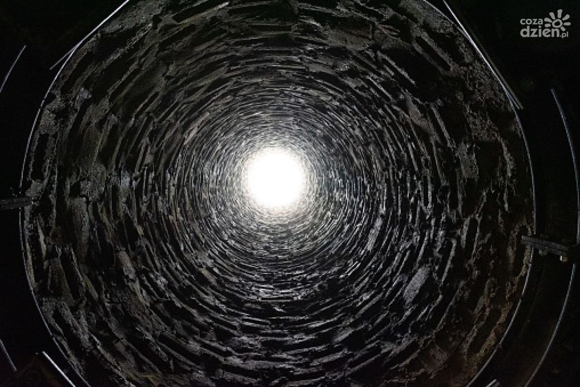 Mężczyzna wpadł do szybu wentylacyjnego. Mimo szybkiej interwencji medycznej nie przeżył