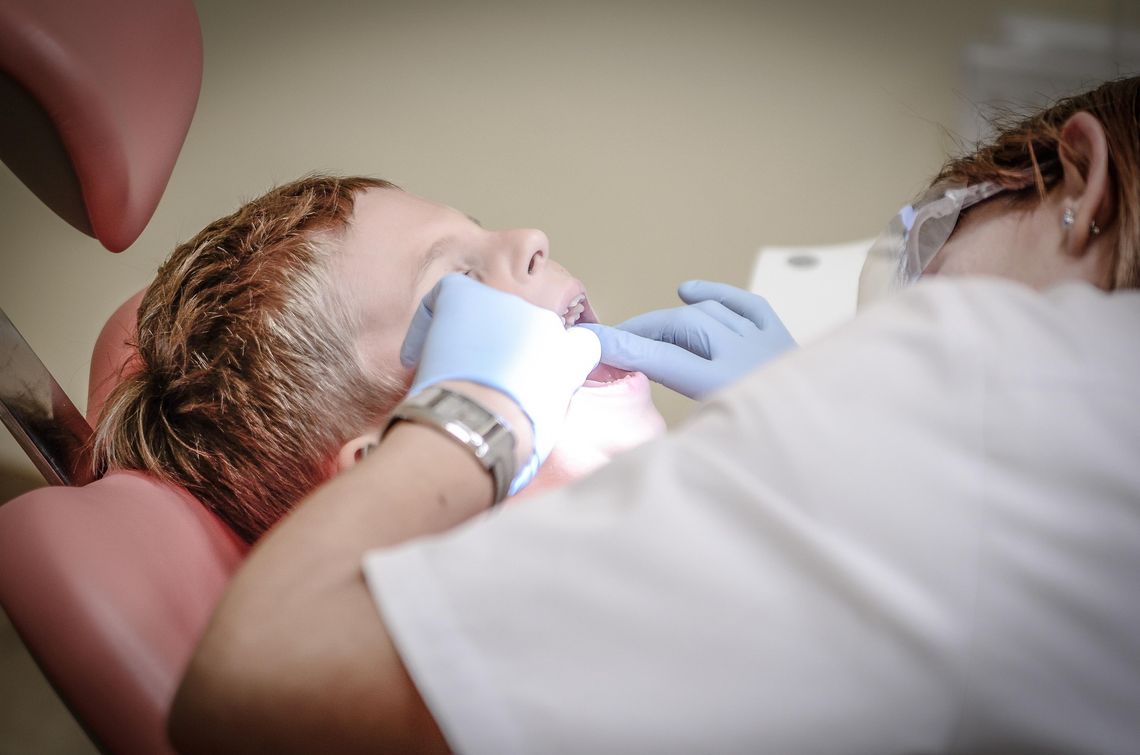 Miasteczko Zdrowia w Gołotczyźnie. Zbadaj się bezpłatnie 18 lipca Dziecko na fotelu dentystycznym