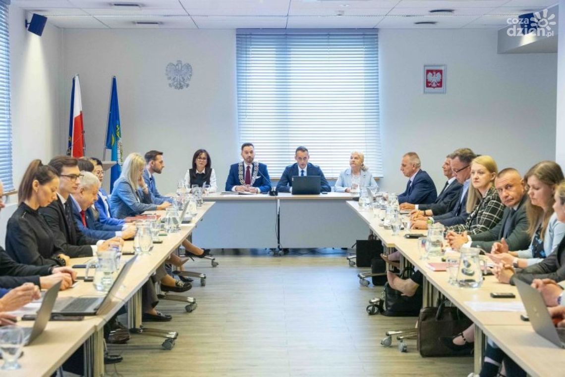 Milionowe inwestycje, wsparcie dla NGO i nowe ścieżki rowerowe - Ciechanów po sesji rady miasta